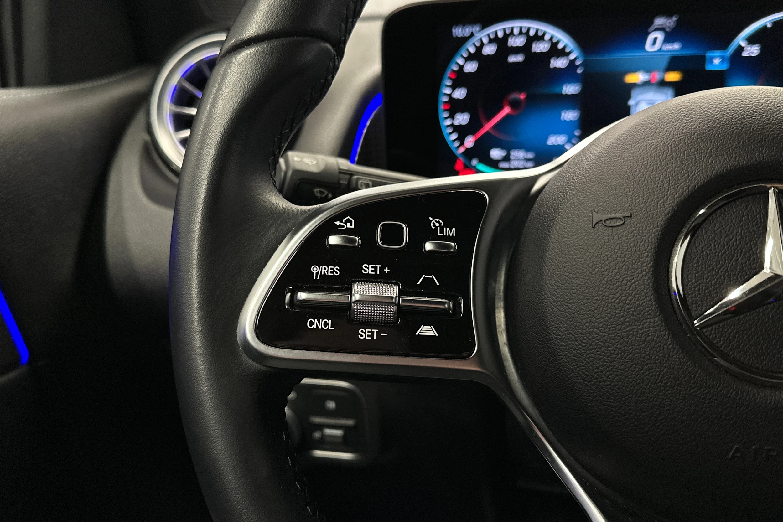 harmaa Mercedes-Benz EQB 2024 kuva 15.