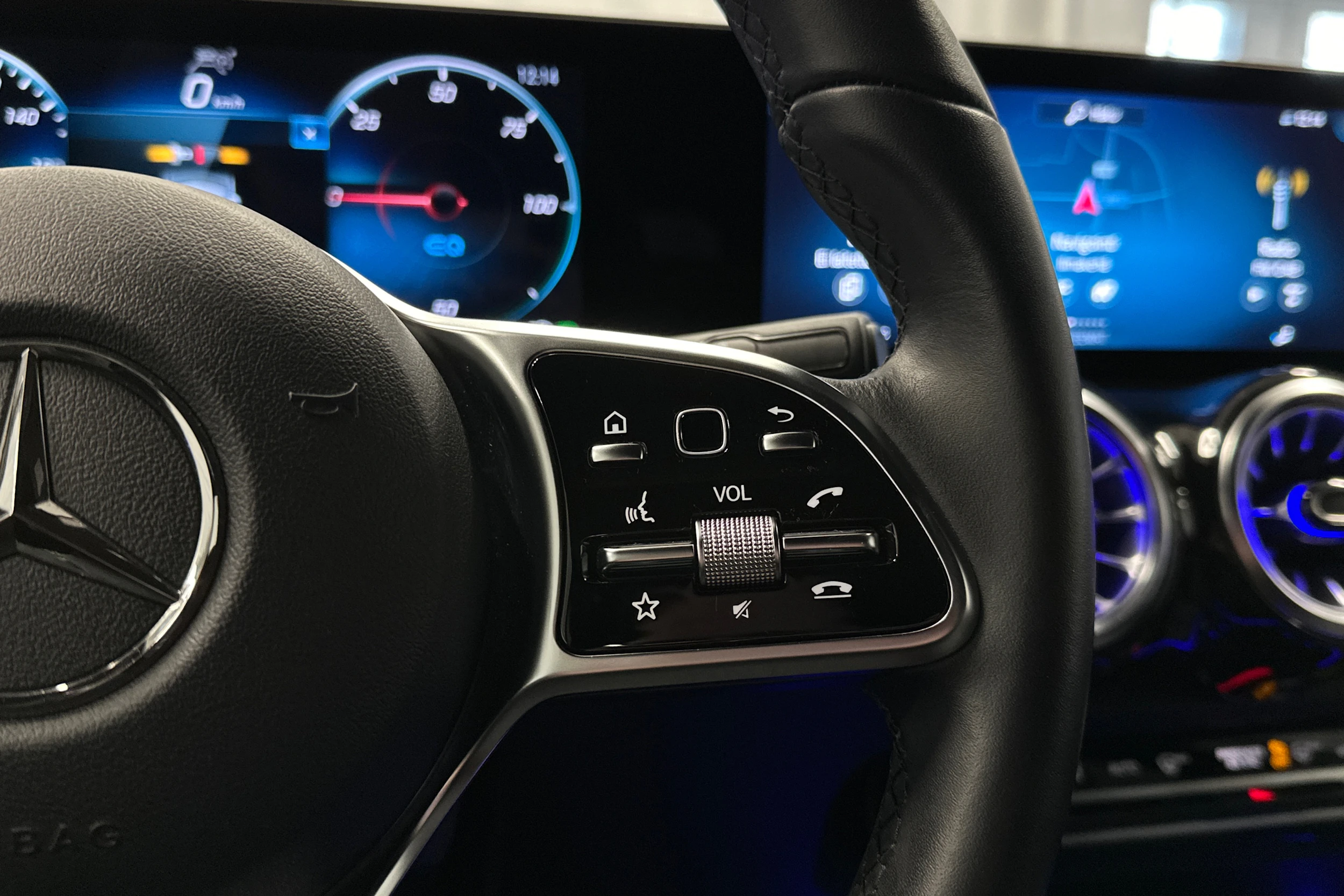 harmaa Mercedes-Benz EQB 2024 kuva 16.