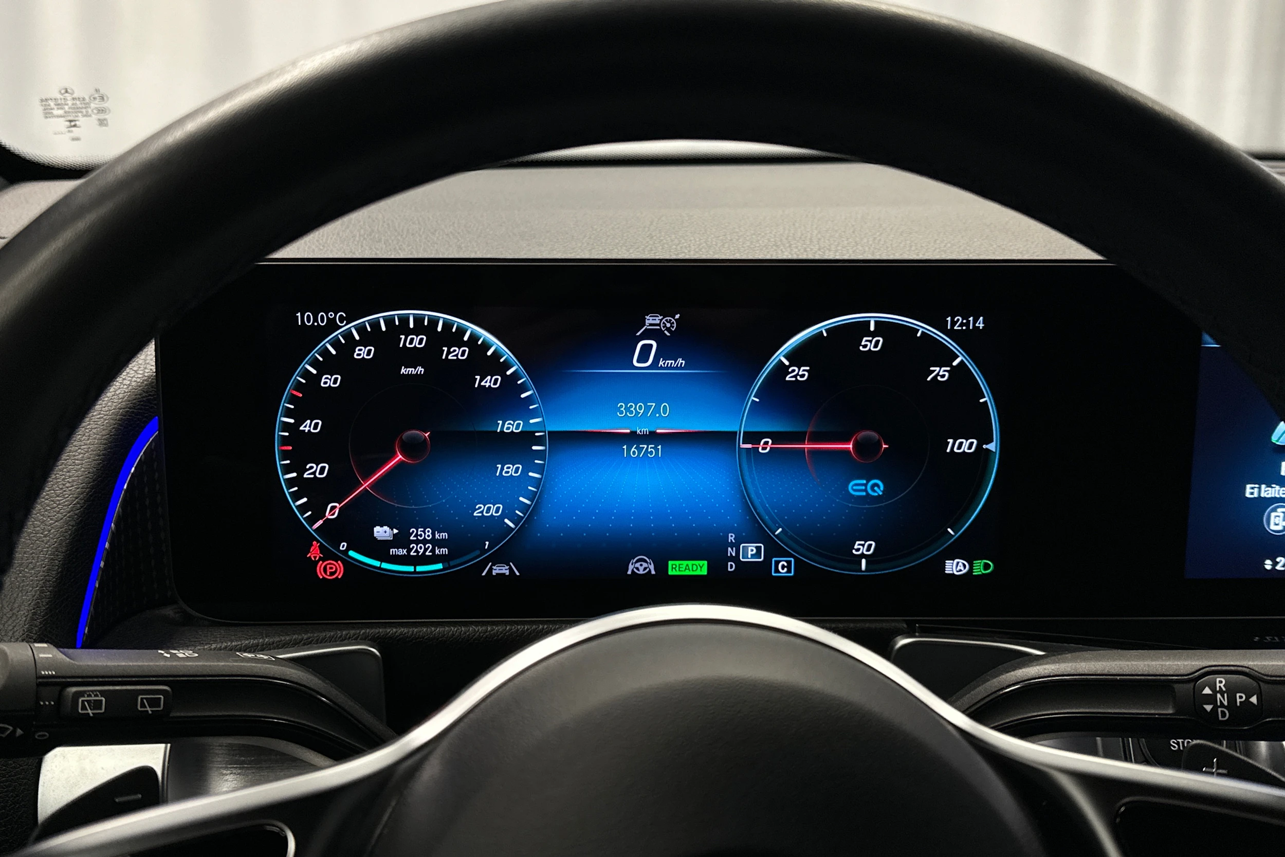 harmaa Mercedes-Benz EQB 2024 kuva 18.