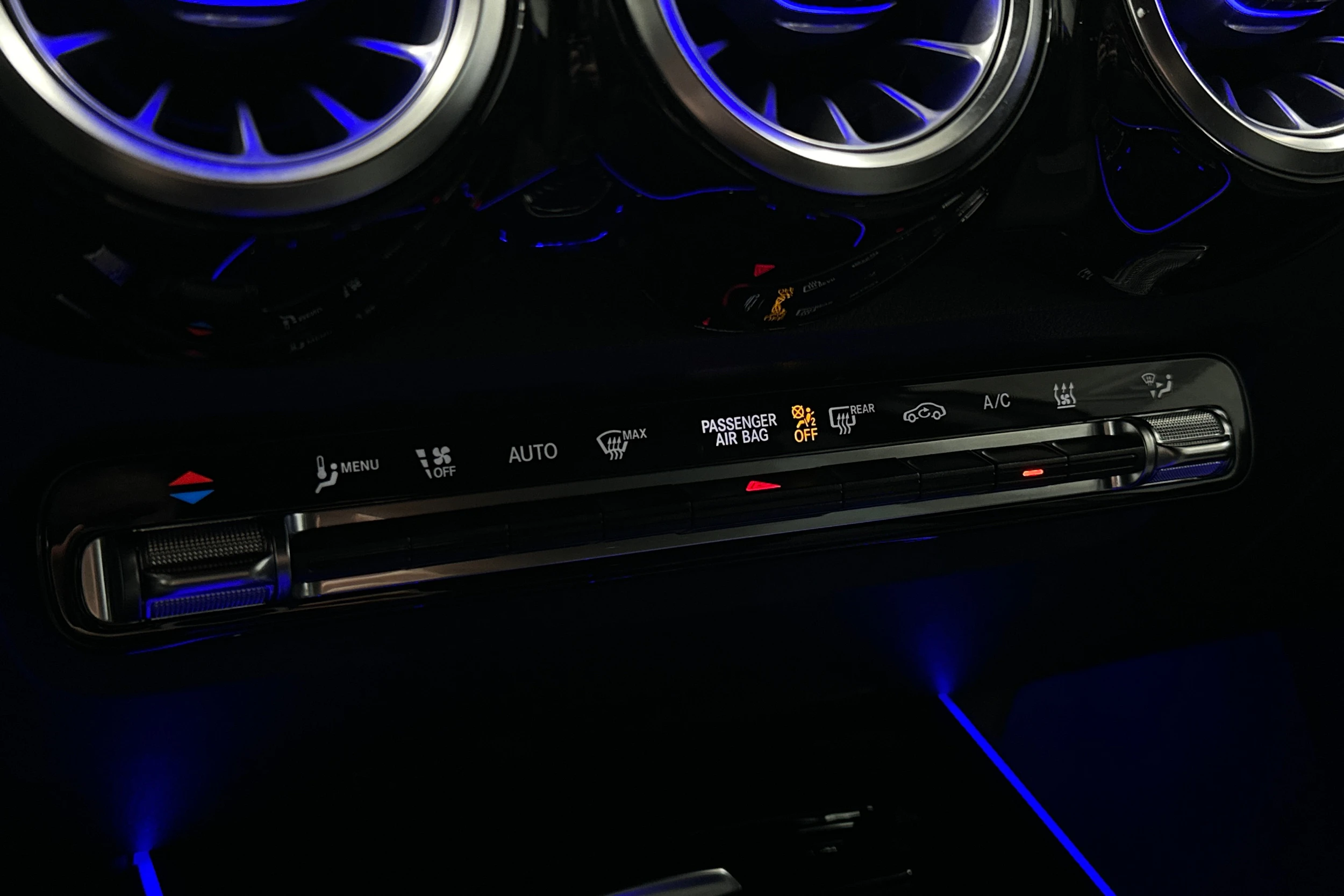 harmaa Mercedes-Benz EQB 2024 kuva 27.