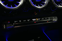 harmaa Mercedes-Benz EQB 2024 kuva 27.