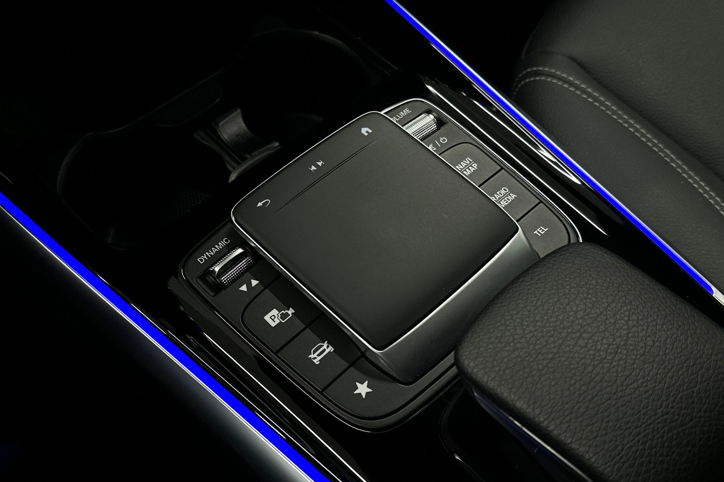 harmaa Mercedes-Benz EQB 2024 kuva 28.