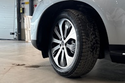 harmaa Mercedes-Benz EQC 2019 kuva 13.