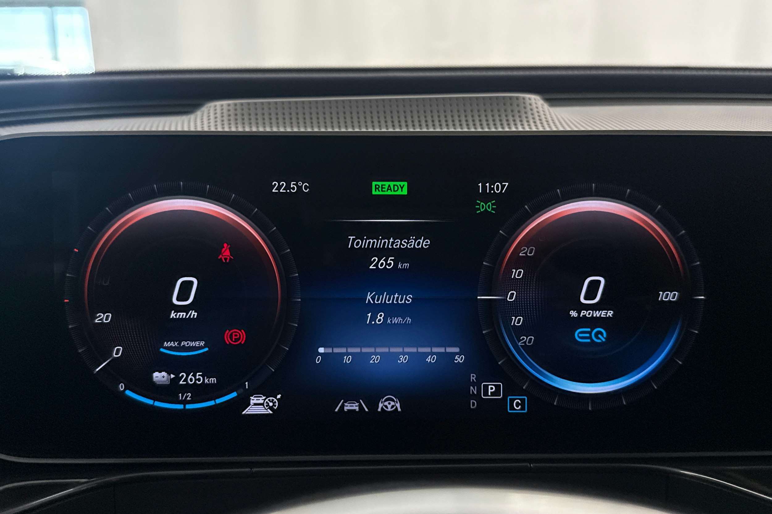 harmaa Mercedes-Benz EQC 2019 kuva 15.