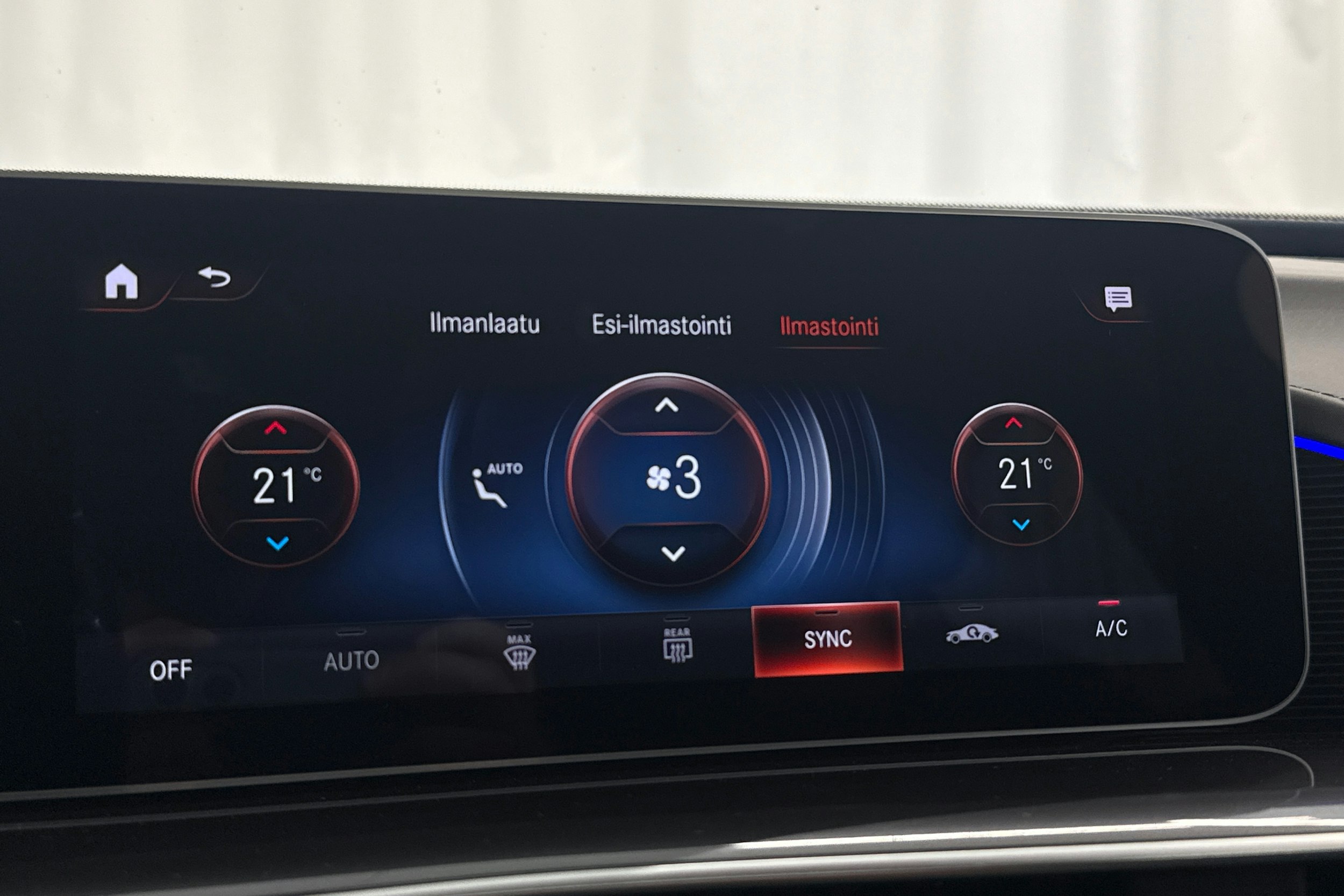 harmaa Mercedes-Benz EQC 2019 kuva 23.