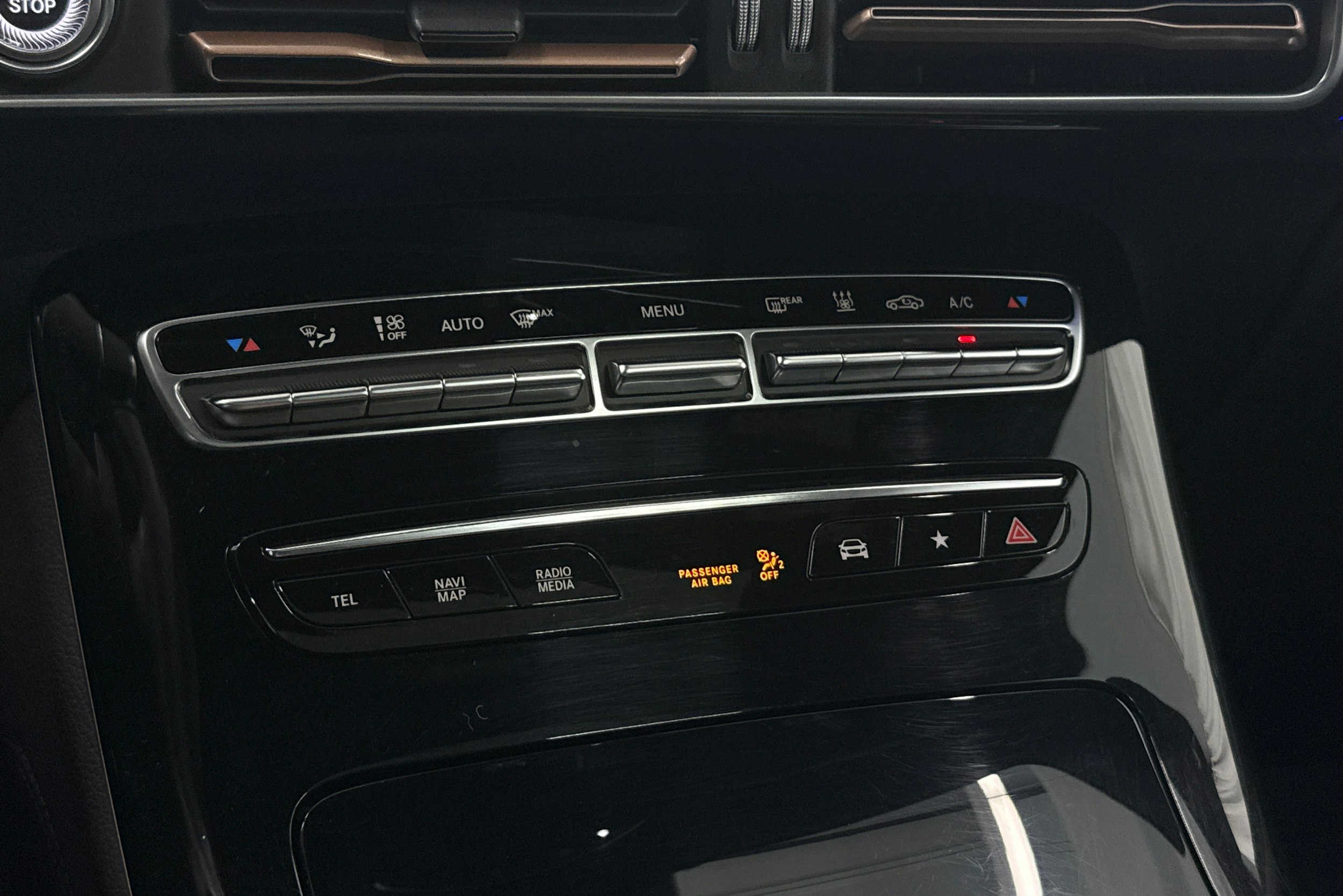 harmaa Mercedes-Benz EQC 2019 kuva 24.