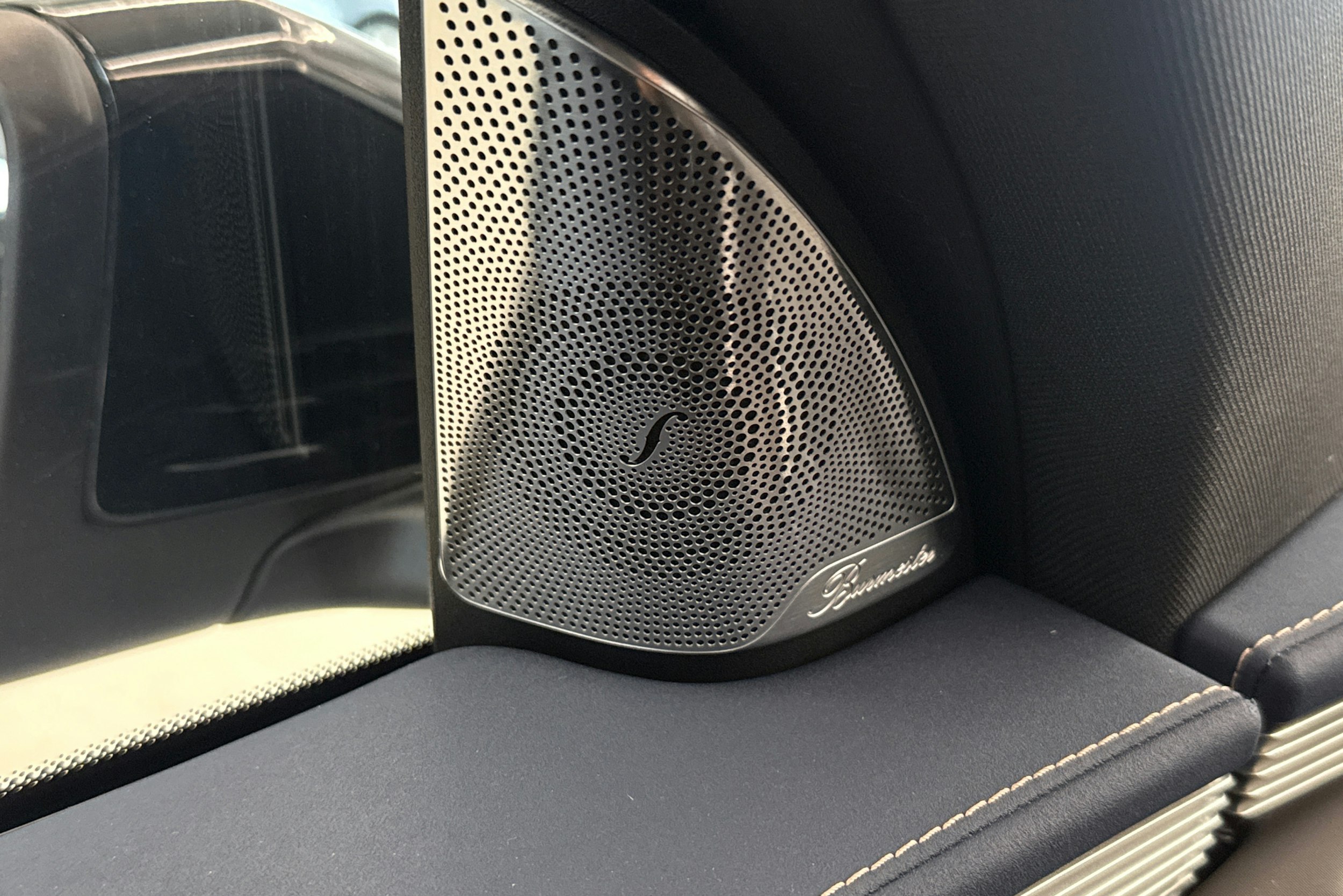 harmaa Mercedes-Benz EQC 2019 kuva 26.