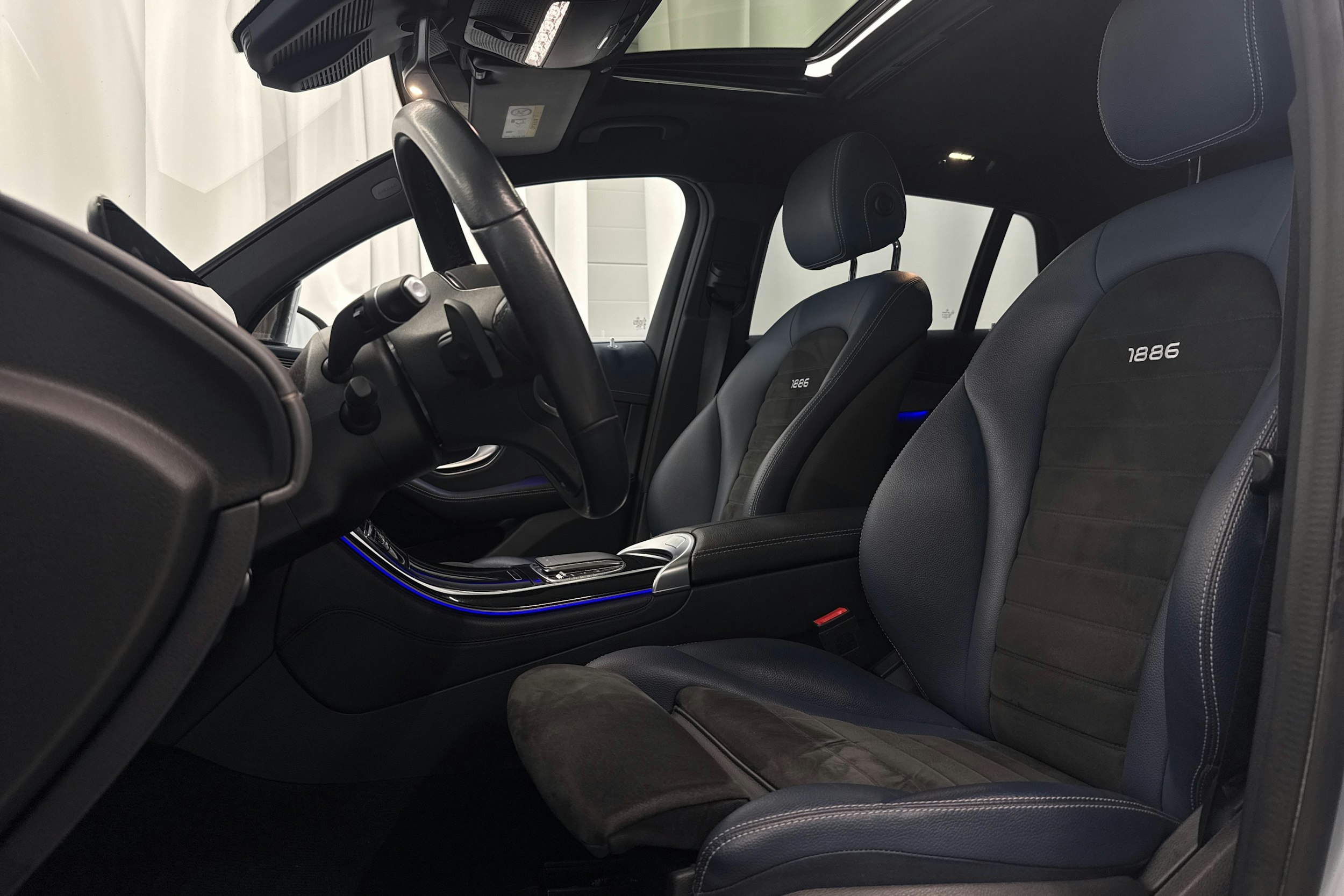 harmaa Mercedes-Benz EQC 2019 kuva 28.