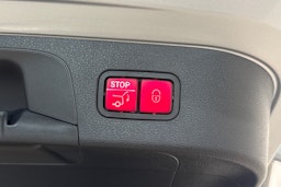 harmaa Mercedes-Benz EQC 2019 kuva 30.