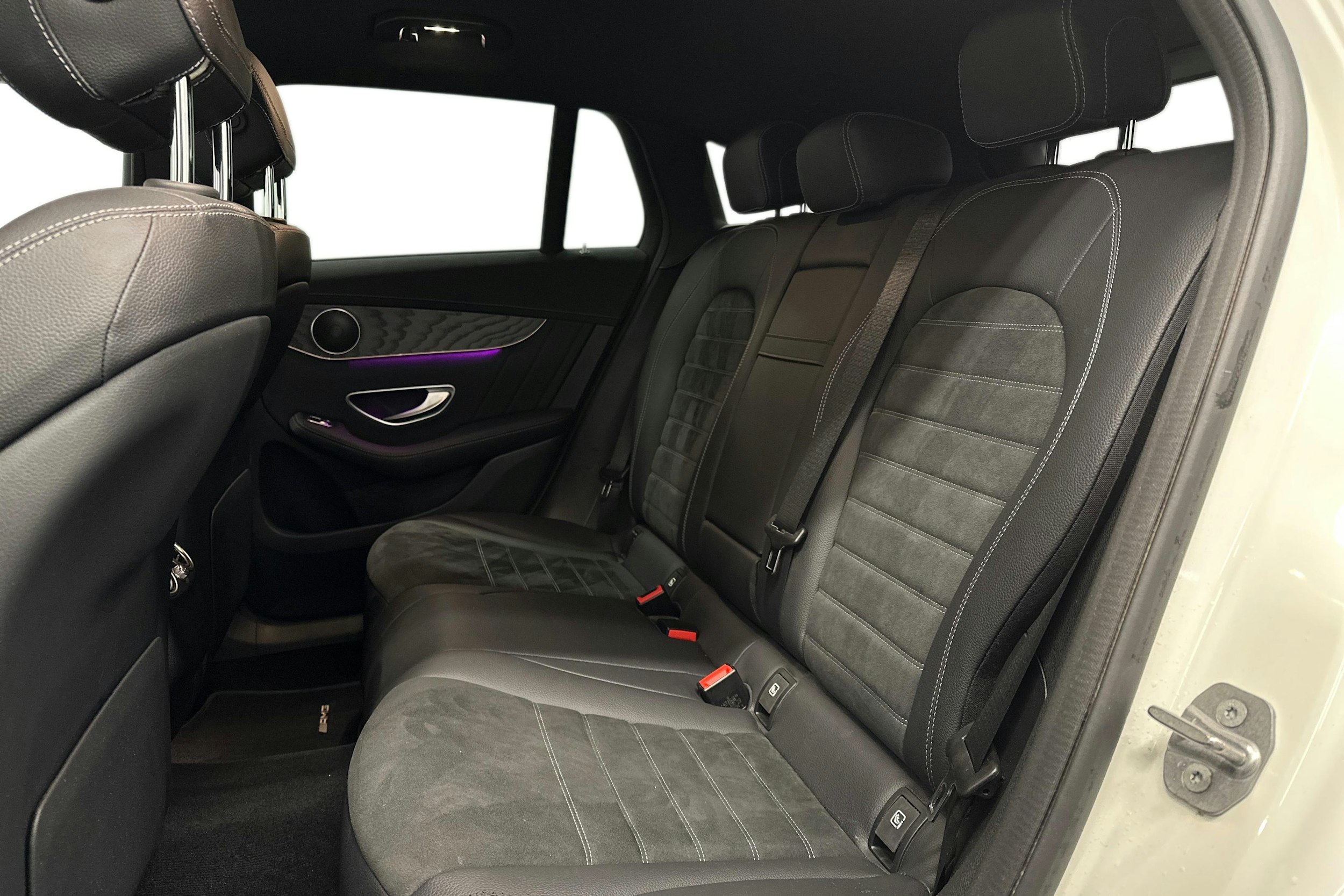 valkoinen Mercedes-Benz EQC 2020 kuva 10.