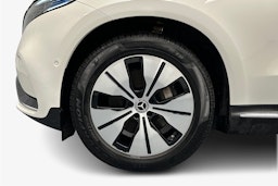 valkoinen Mercedes-Benz EQC 2020 kuva 11.