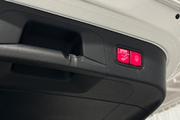 valkoinen Mercedes-Benz EQC 2020 kuva 15.