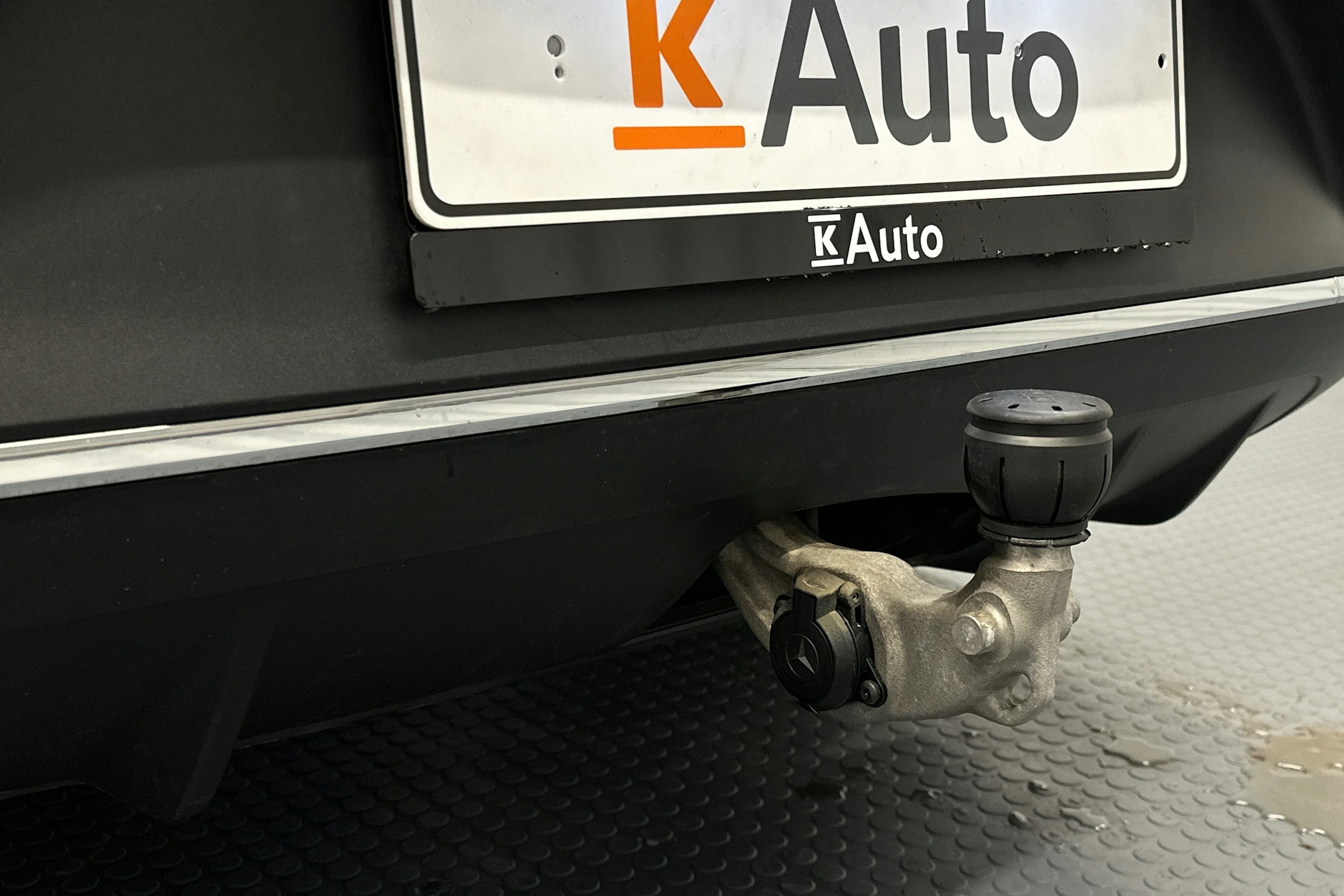 valkoinen Mercedes-Benz EQC 2020 kuva 17.