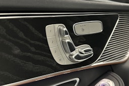 valkoinen Mercedes-Benz EQC 2020 kuva 19.