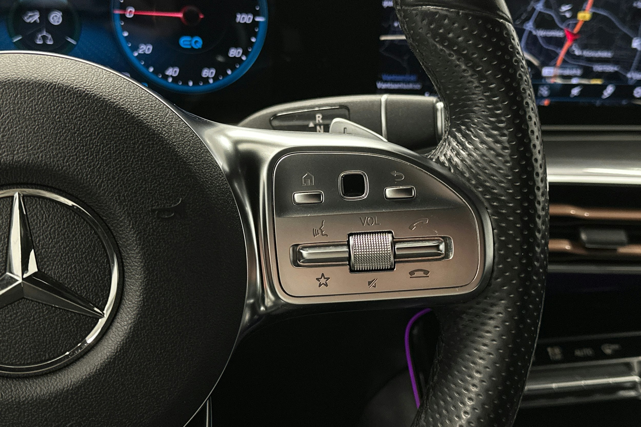 valkoinen Mercedes-Benz EQC 2020 kuva 23.