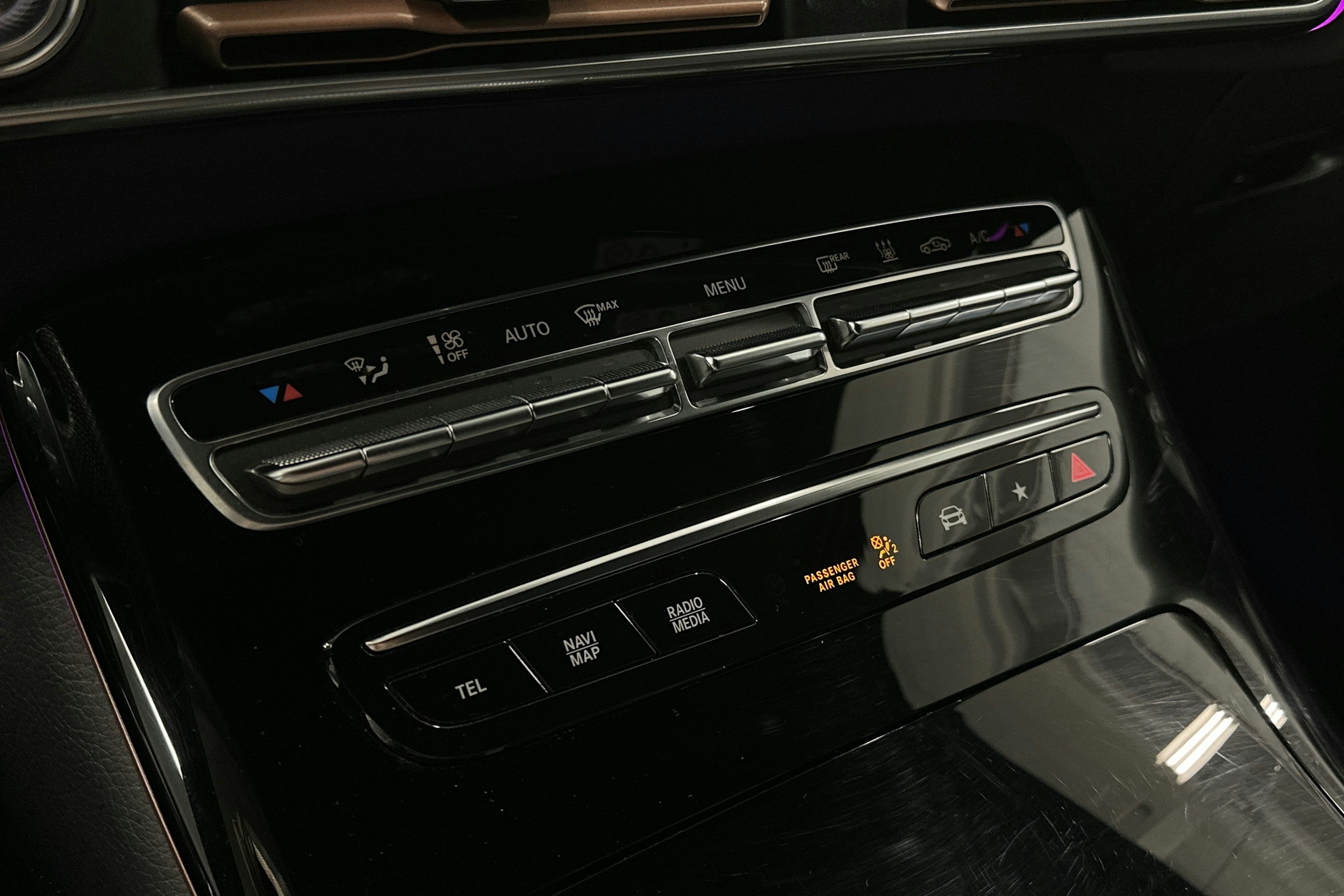 valkoinen Mercedes-Benz EQC 2020 kuva 33.