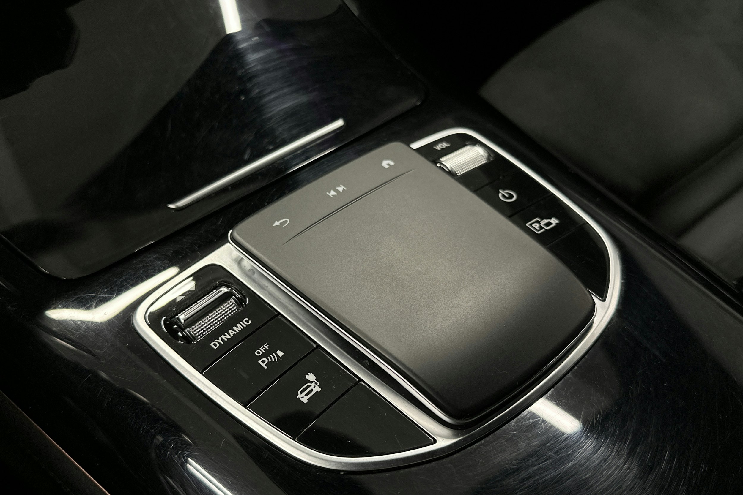 valkoinen Mercedes-Benz EQC 2020 kuva 34.