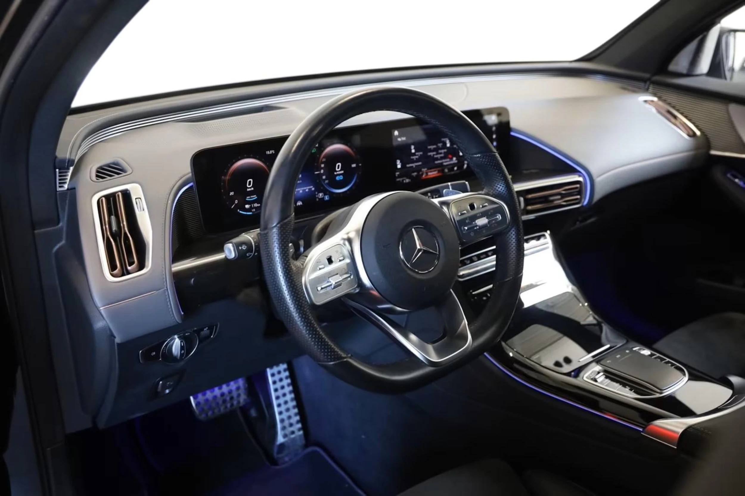 met. musta Mercedes-Benz EQC 2020 kuva 4.