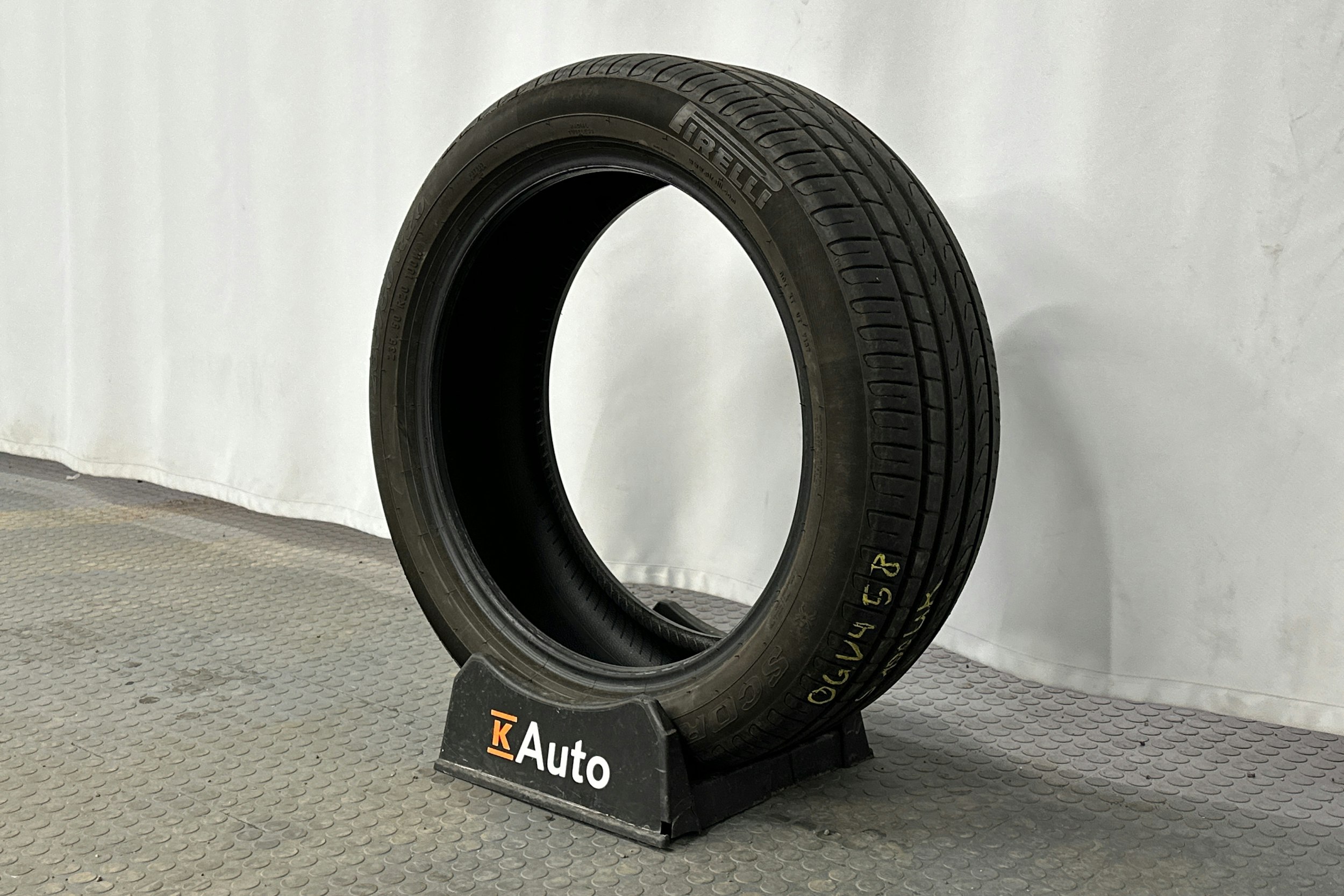 harmaa Mercedes-Benz EQC 2020 kuva 13.