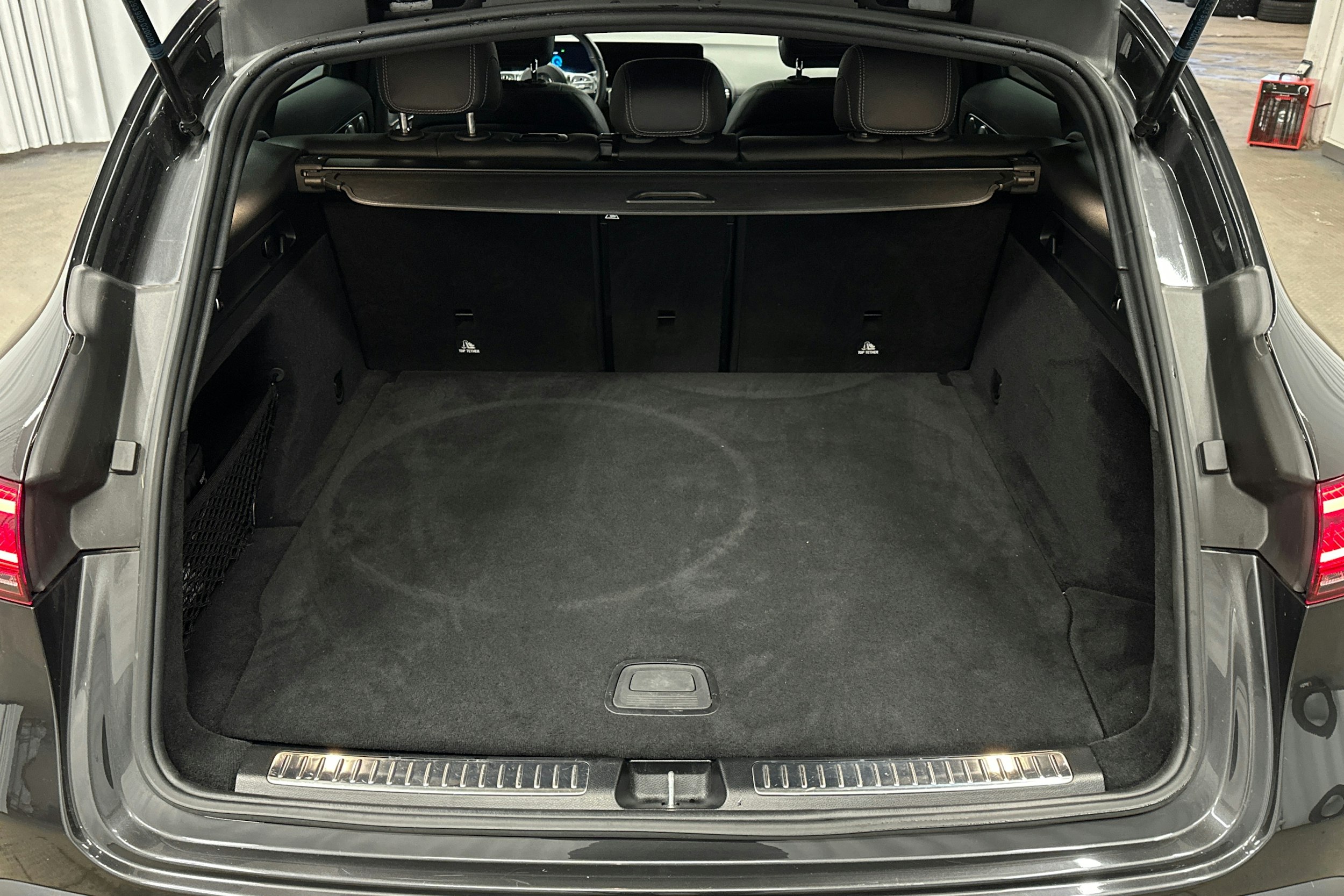 harmaa Mercedes-Benz EQC 2020 kuva 14.