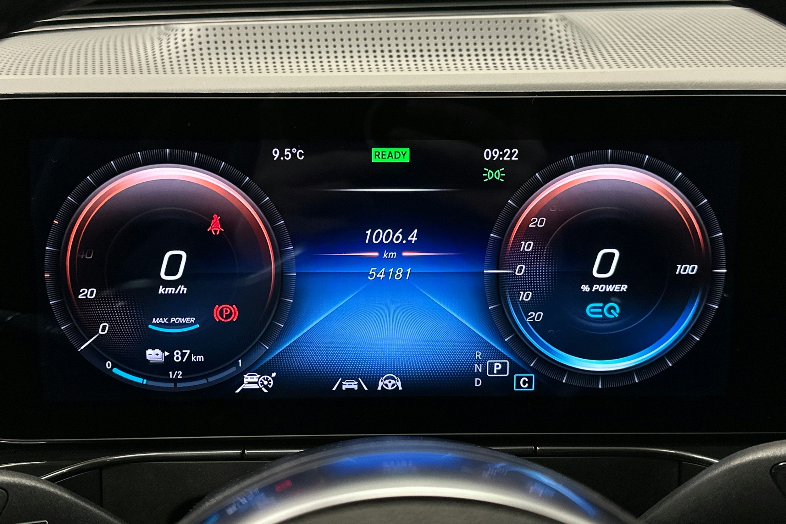 harmaa Mercedes-Benz EQC 2020 kuva 24.