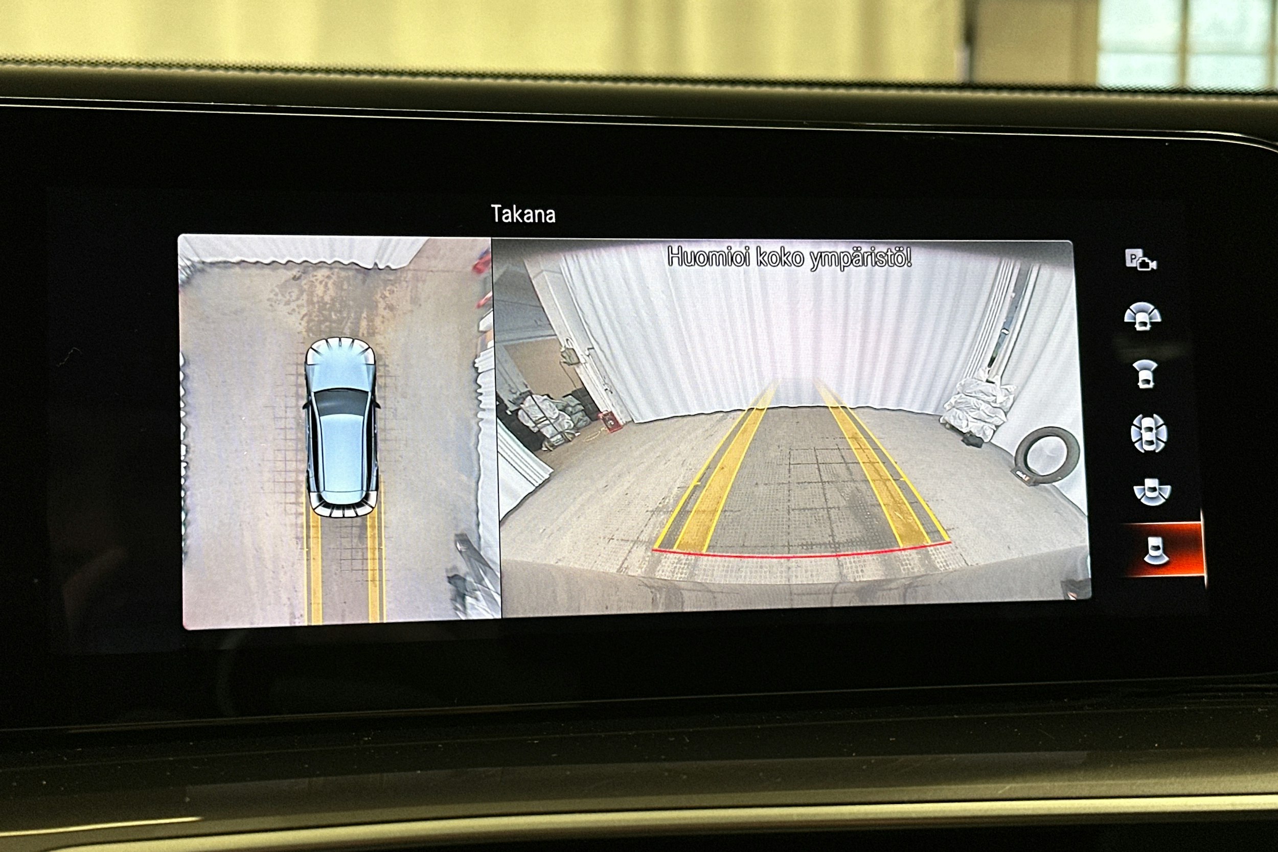 harmaa Mercedes-Benz EQC 2020 kuva 34.