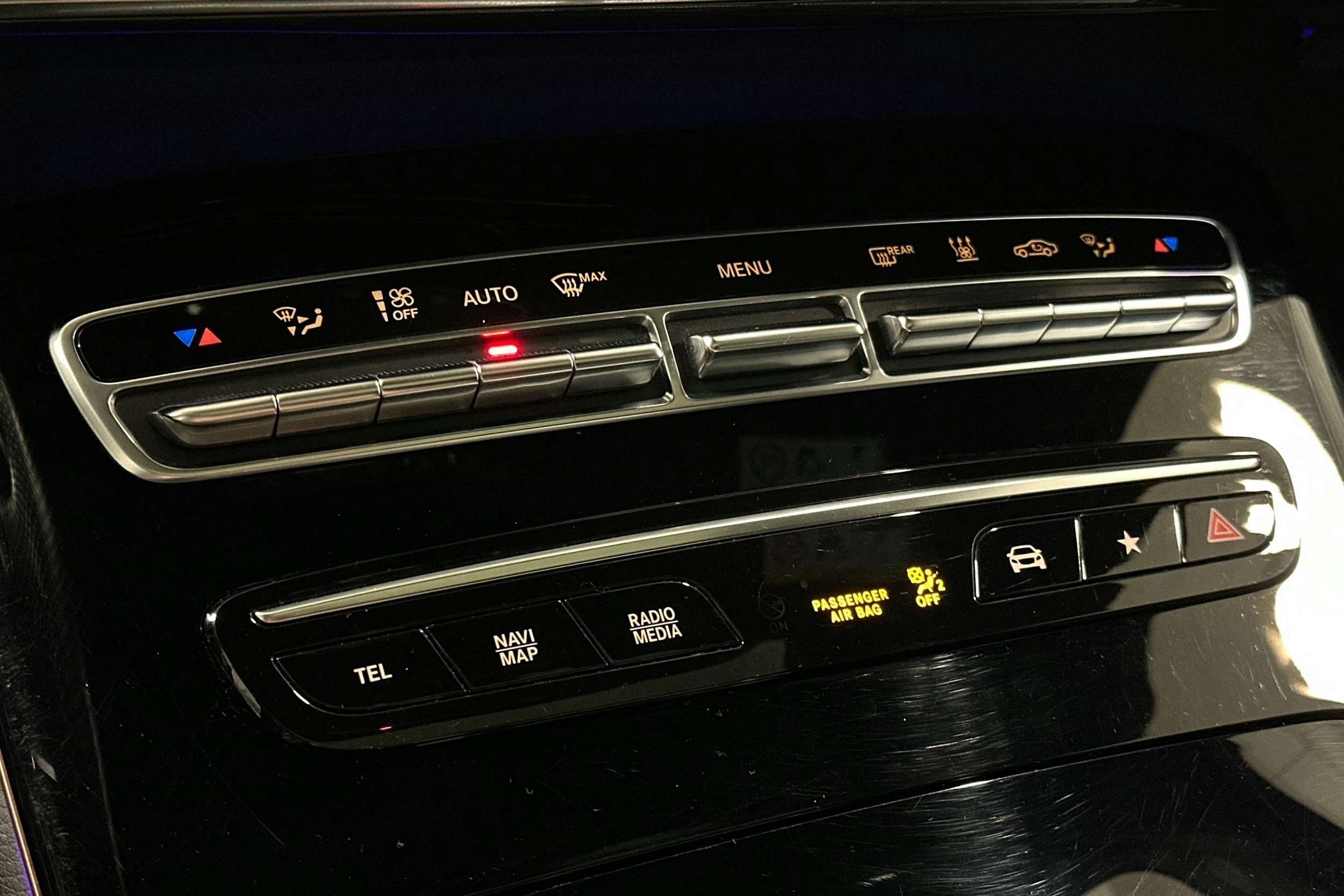 harmaa Mercedes-Benz EQC 2020 kuva 35.