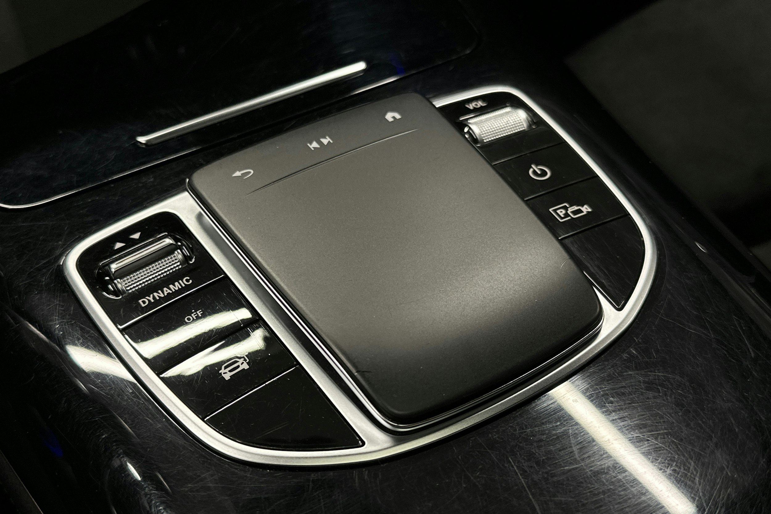 harmaa Mercedes-Benz EQC 2020 kuva 36.