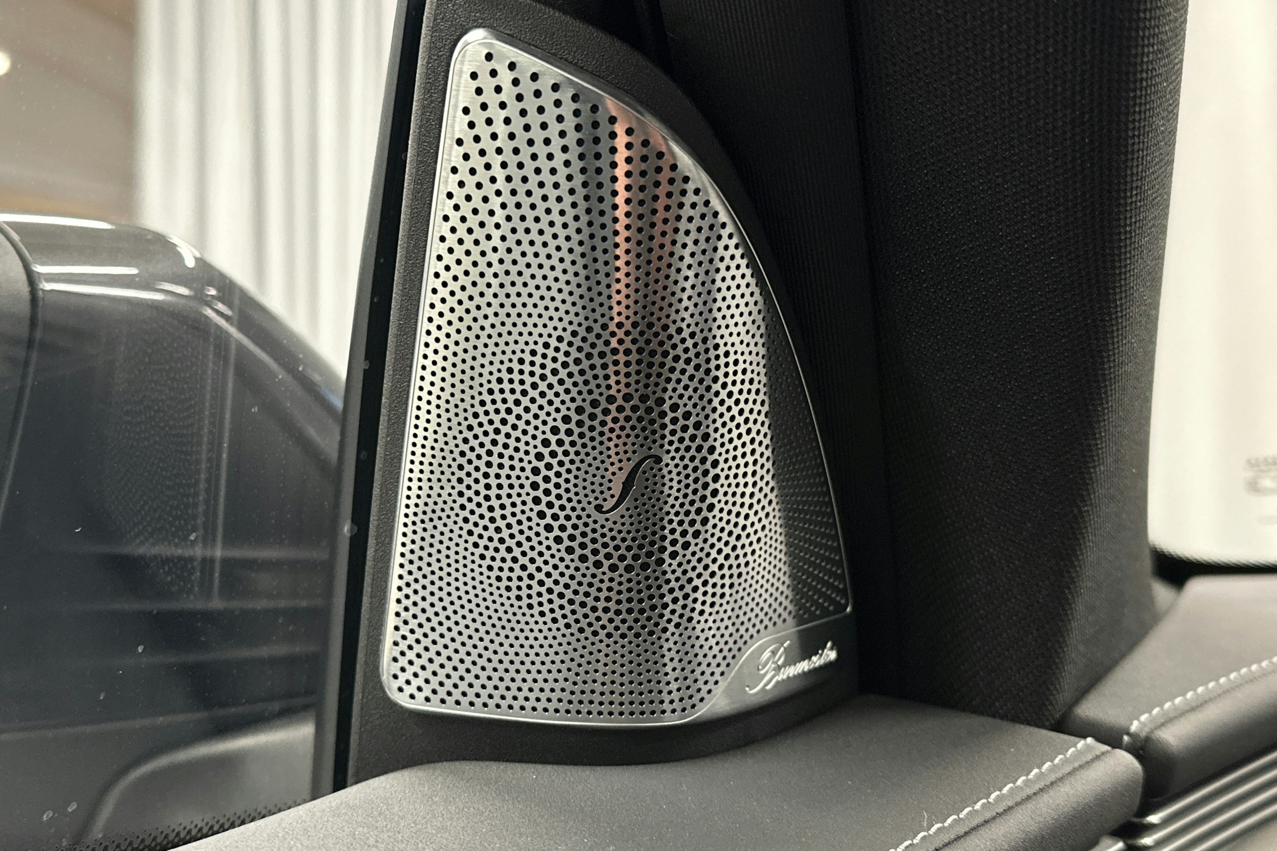 harmaa Mercedes-Benz EQC 2020 kuva 37.