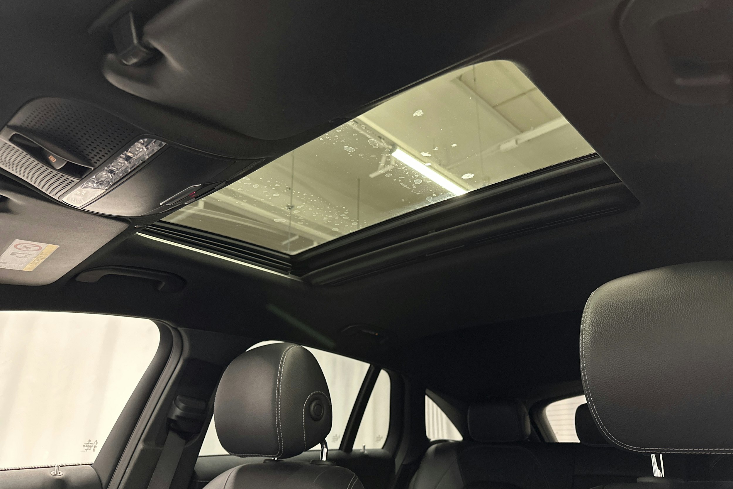 harmaa Mercedes-Benz EQC 2020 kuva 38.