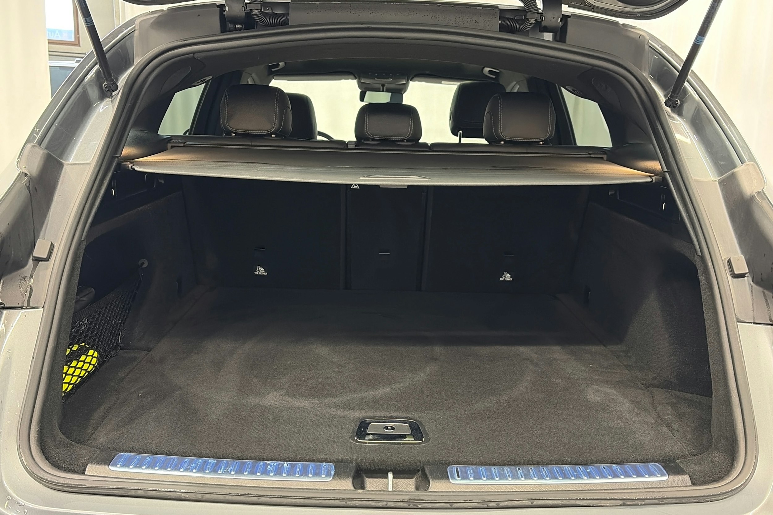 harmaa Mercedes-Benz EQC 2020 kuva 15.