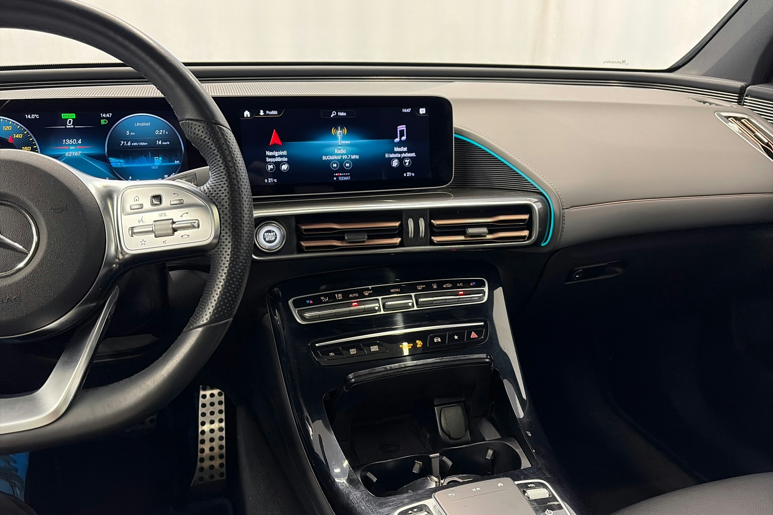 harmaa Mercedes-Benz EQC 2020 kuva 18.