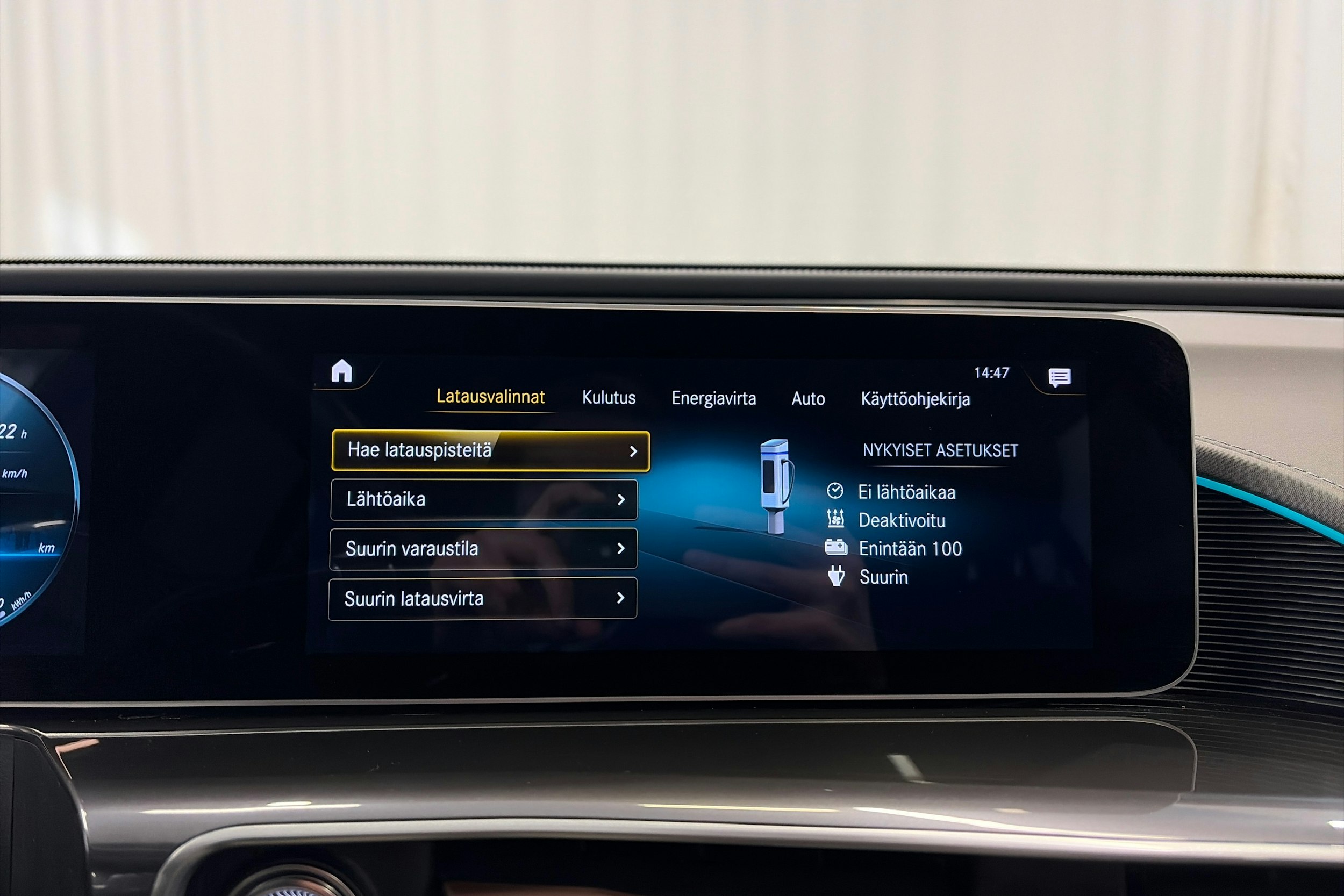 harmaa Mercedes-Benz EQC 2020 kuva 20.