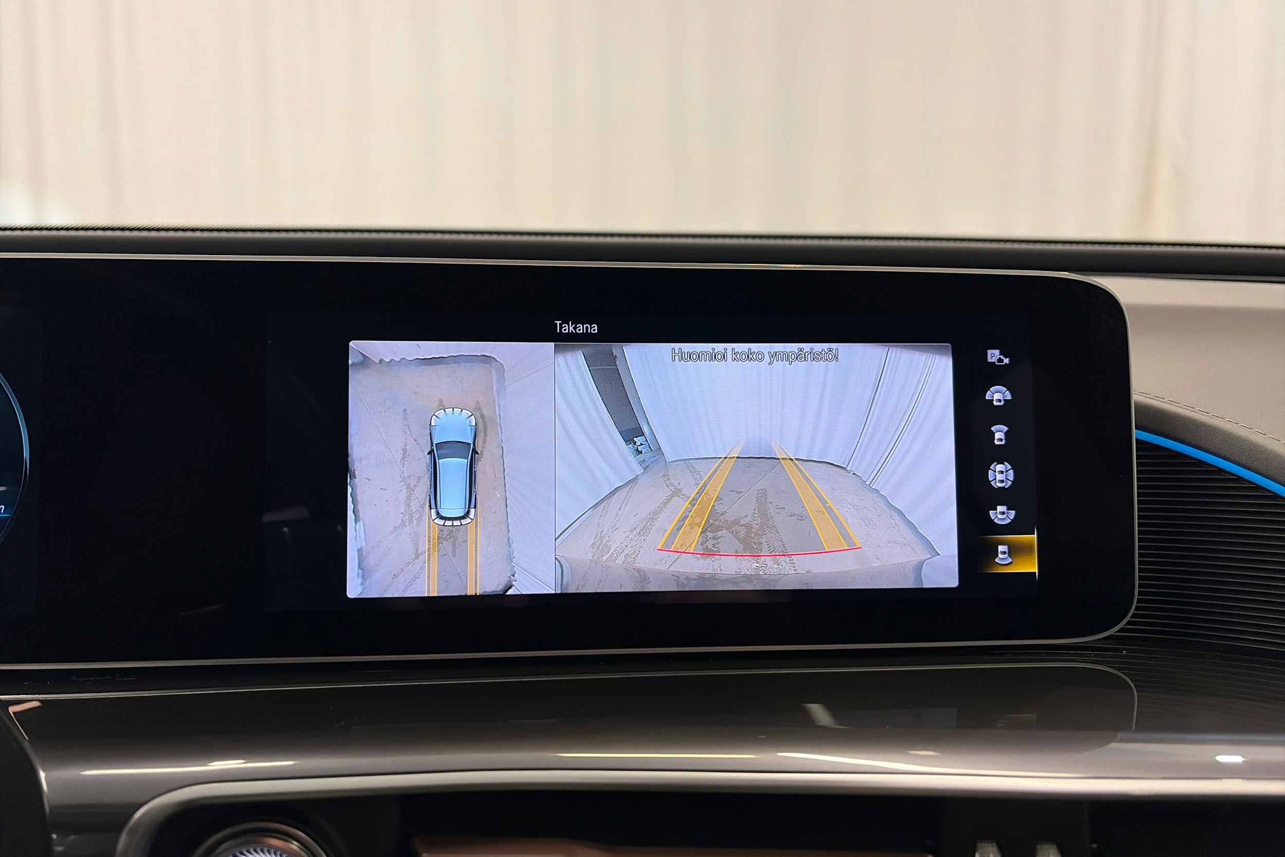 harmaa Mercedes-Benz EQC 2020 kuva 21.