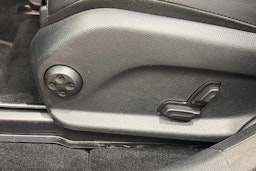 harmaa Mercedes-Benz EQC 2020 kuva 25.