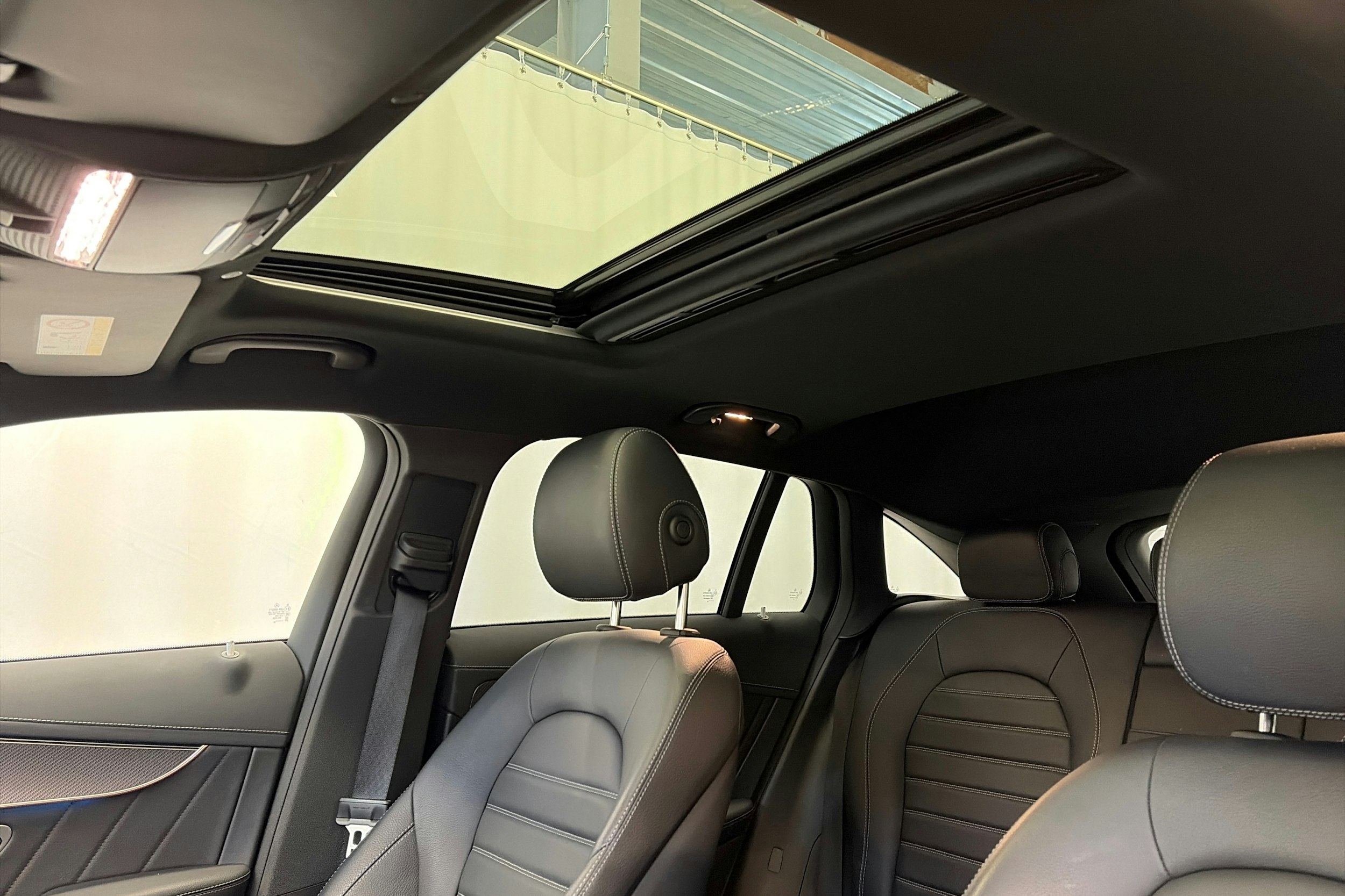 harmaa Mercedes-Benz EQC 2020 kuva 26.