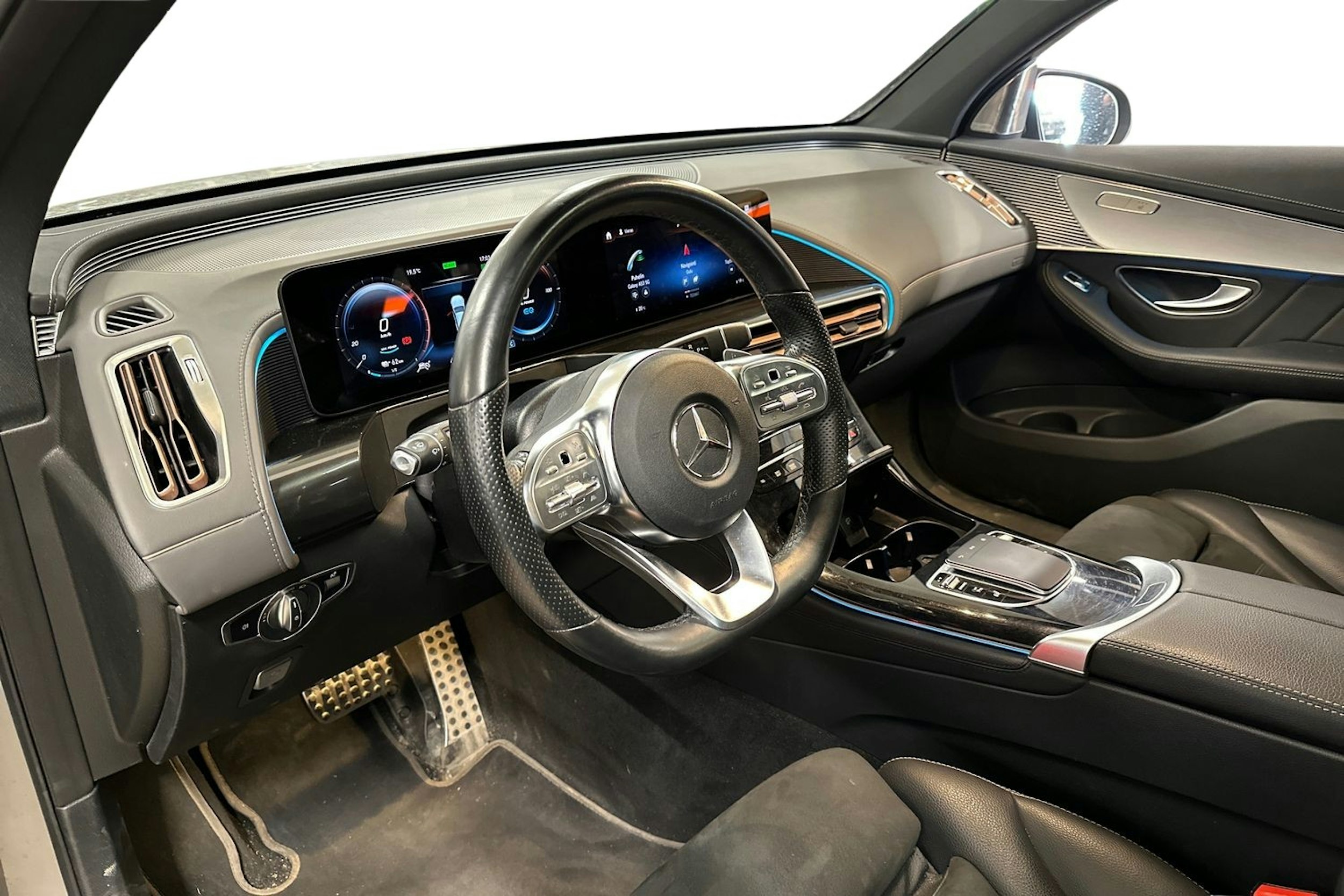 harmaa Mercedes-Benz EQC 2020 kuva 3.