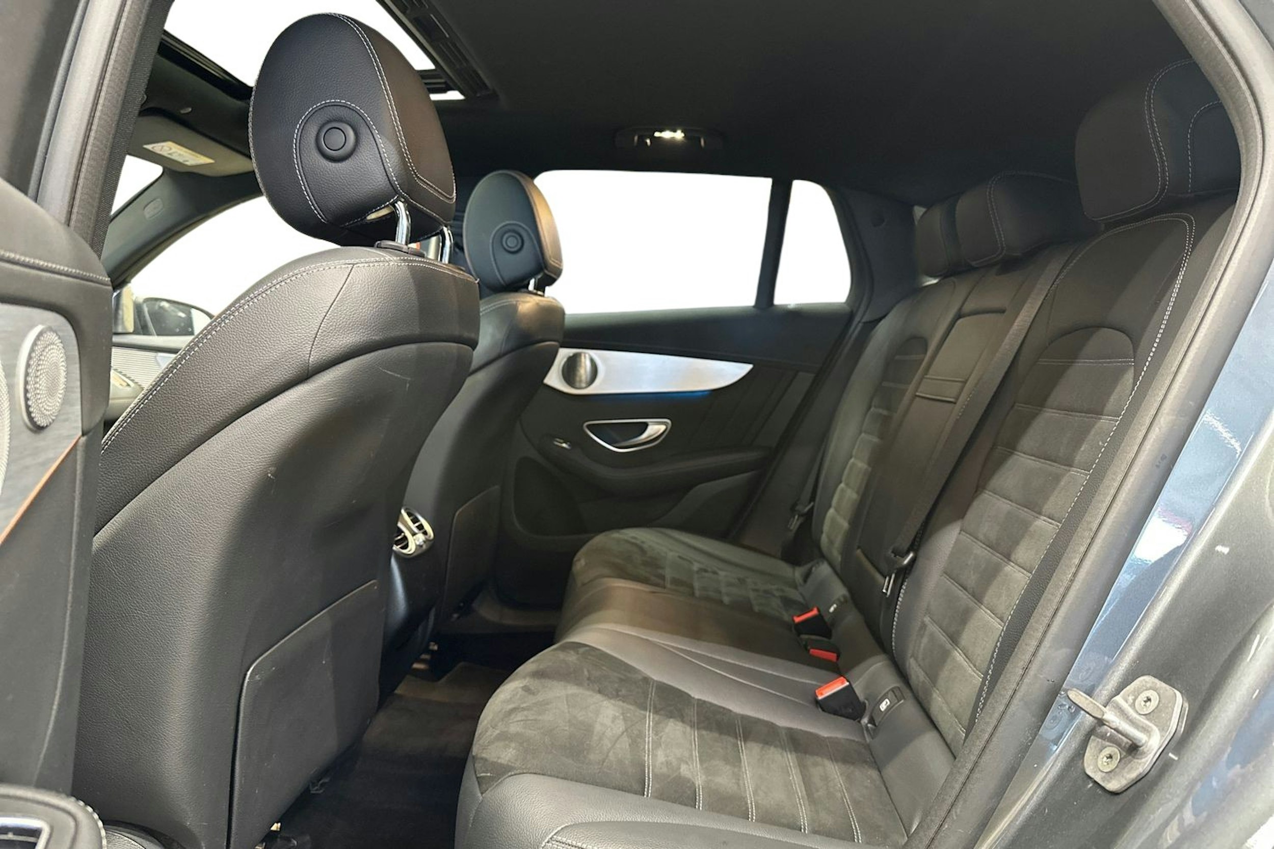 harmaa Mercedes-Benz EQC 2020 kuva 10.