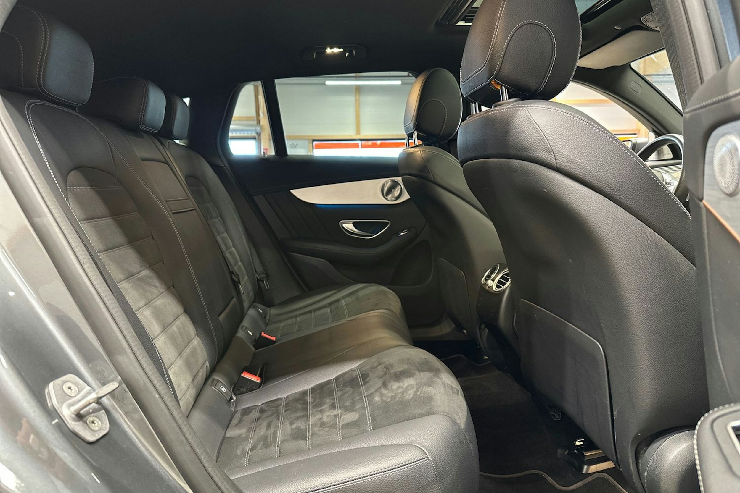 harmaa Mercedes-Benz EQC 2020 kuva 14.