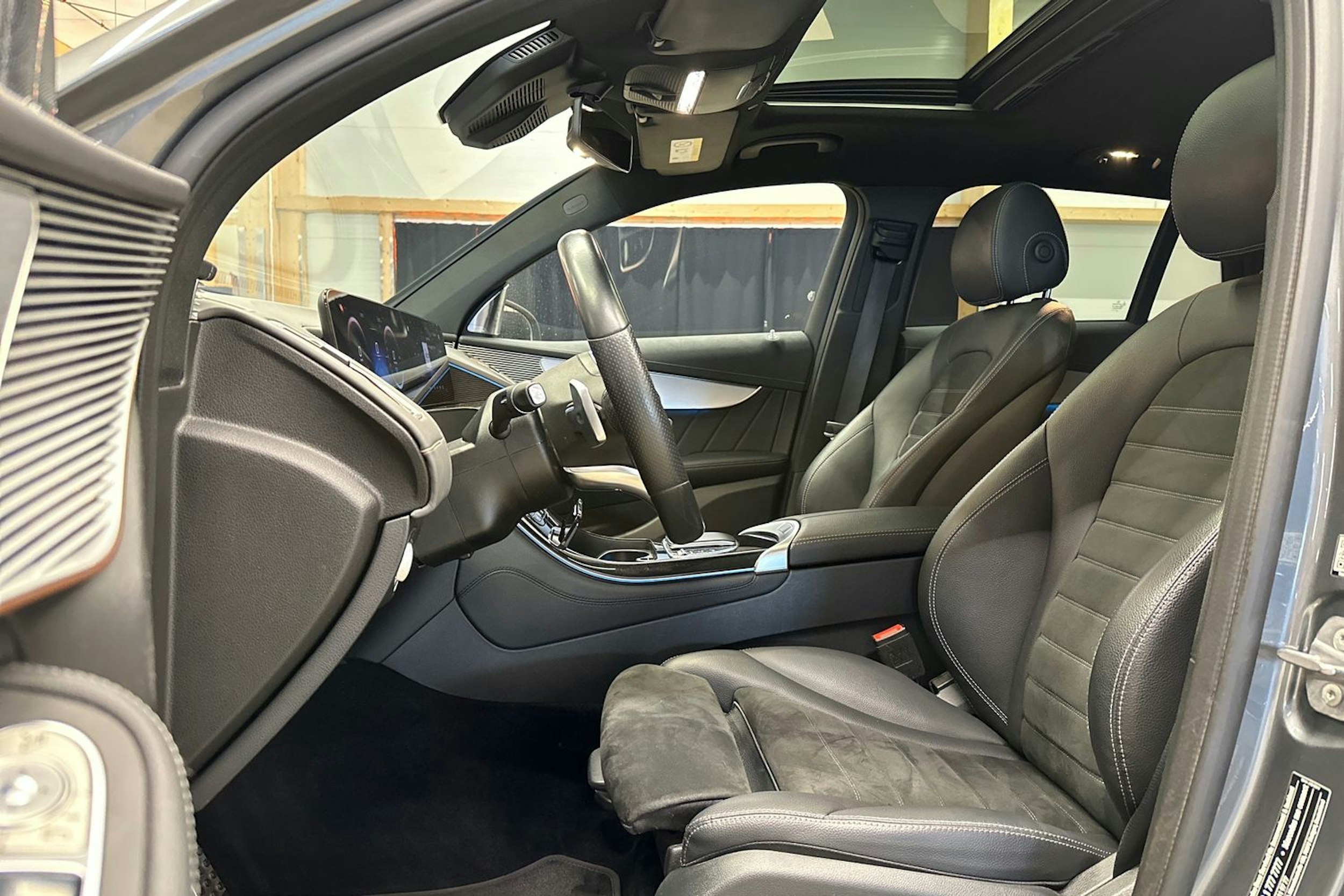 harmaa Mercedes-Benz EQC 2020 kuva 15.