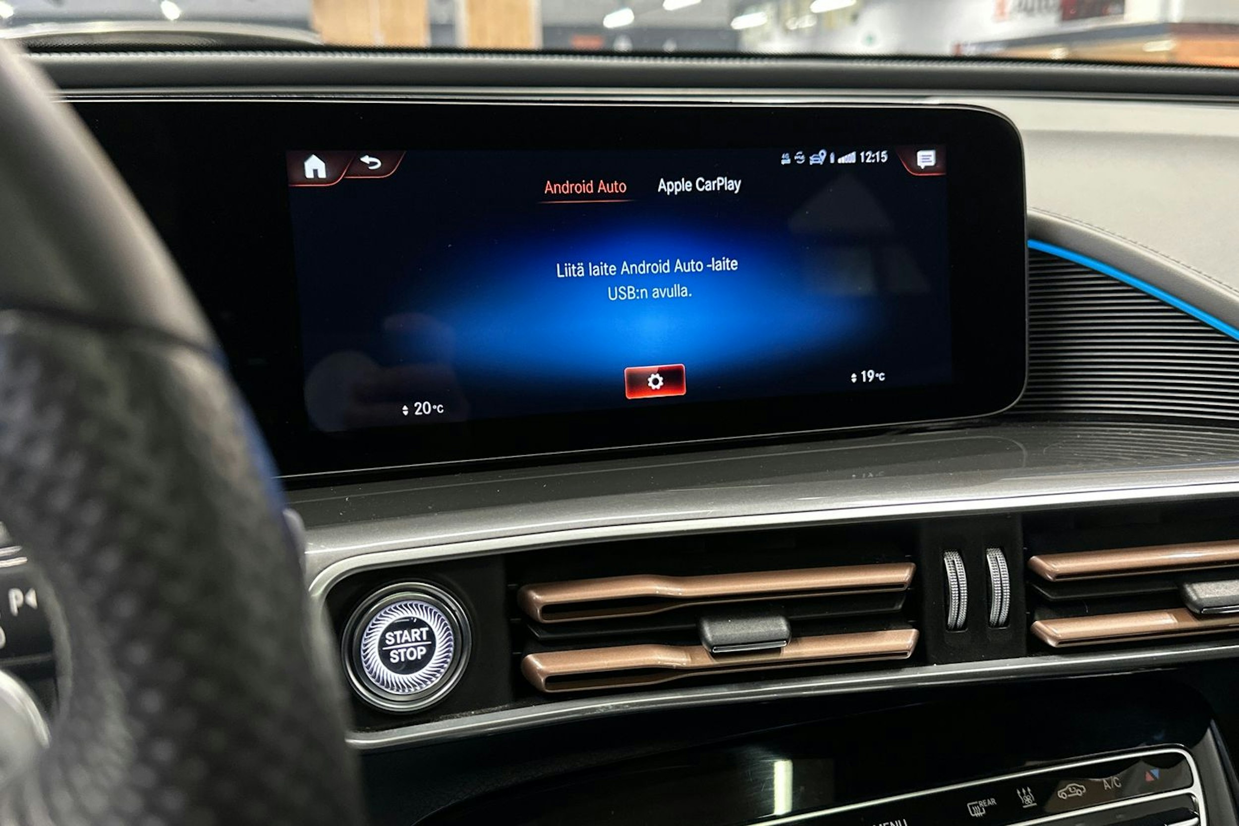 harmaa Mercedes-Benz EQC 2020 kuva 22.