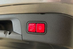 harmaa Mercedes-Benz EQC 2020 kuva 34.