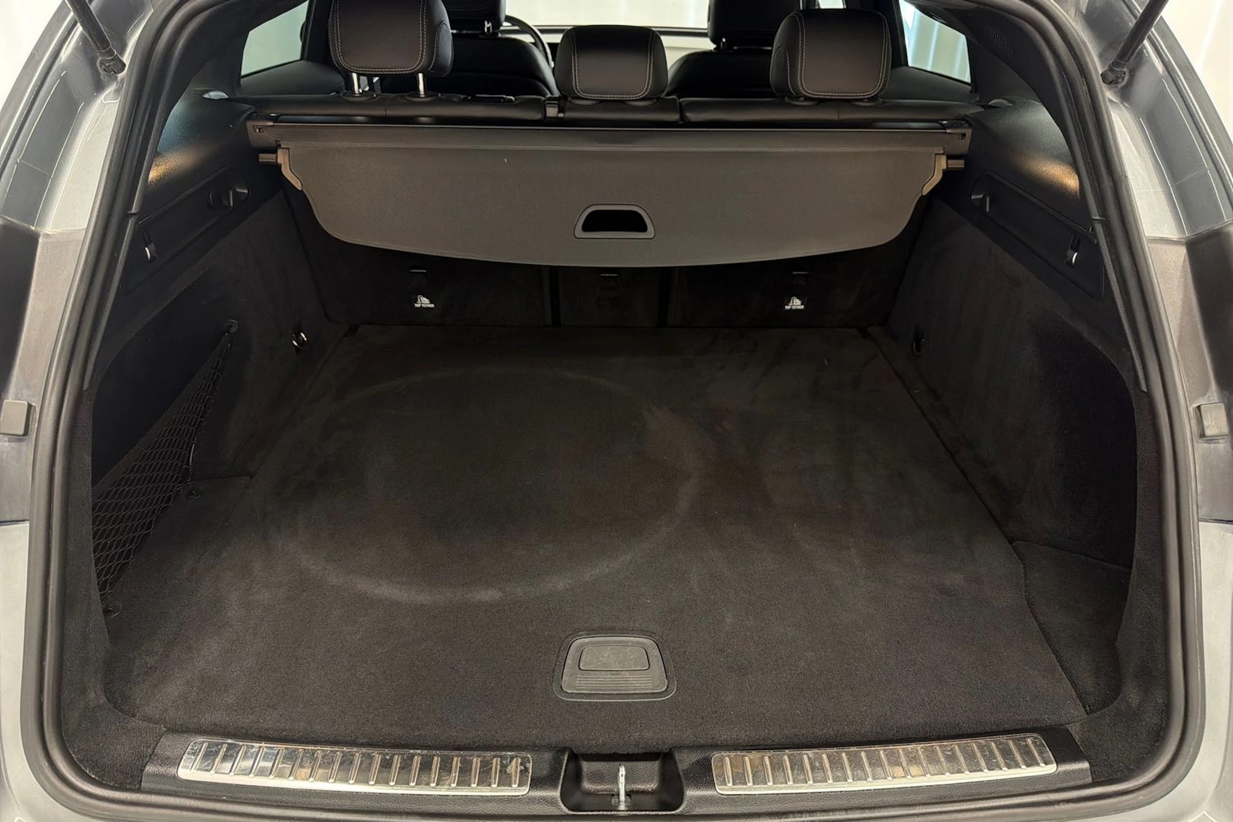 harmaa Mercedes-Benz EQC 2020 kuva 13.