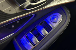 harmaa Mercedes-Benz EQC 2020 kuva 17.