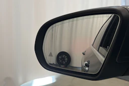harmaa Mercedes-Benz EQC 2020 kuva 29.