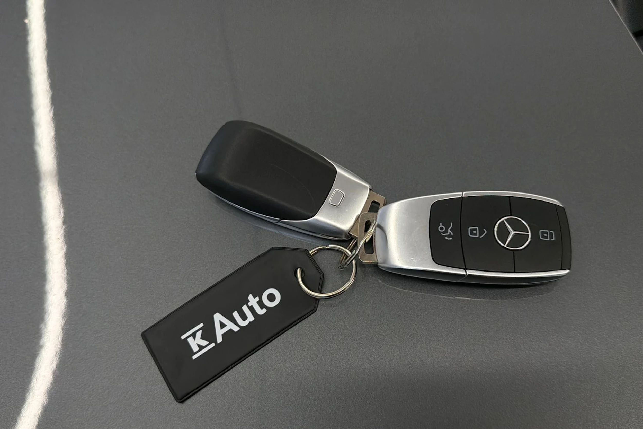 harmaa Mercedes-Benz EQC 2020 kuva 32.