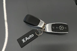 harmaa Mercedes-Benz EQC 2020 kuva 32.