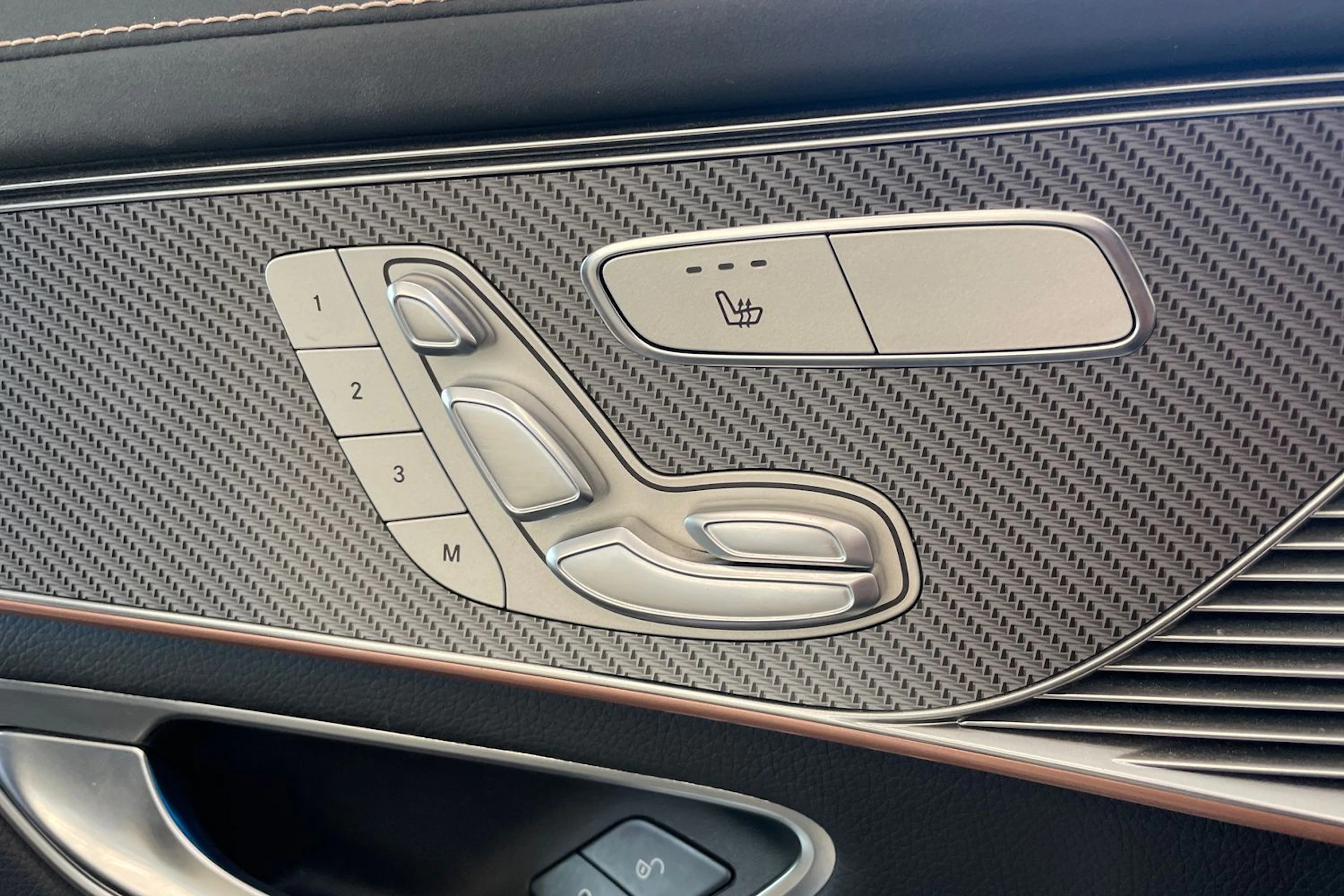 valkoinen Mercedes-Benz EQC 2020 kuva 4.