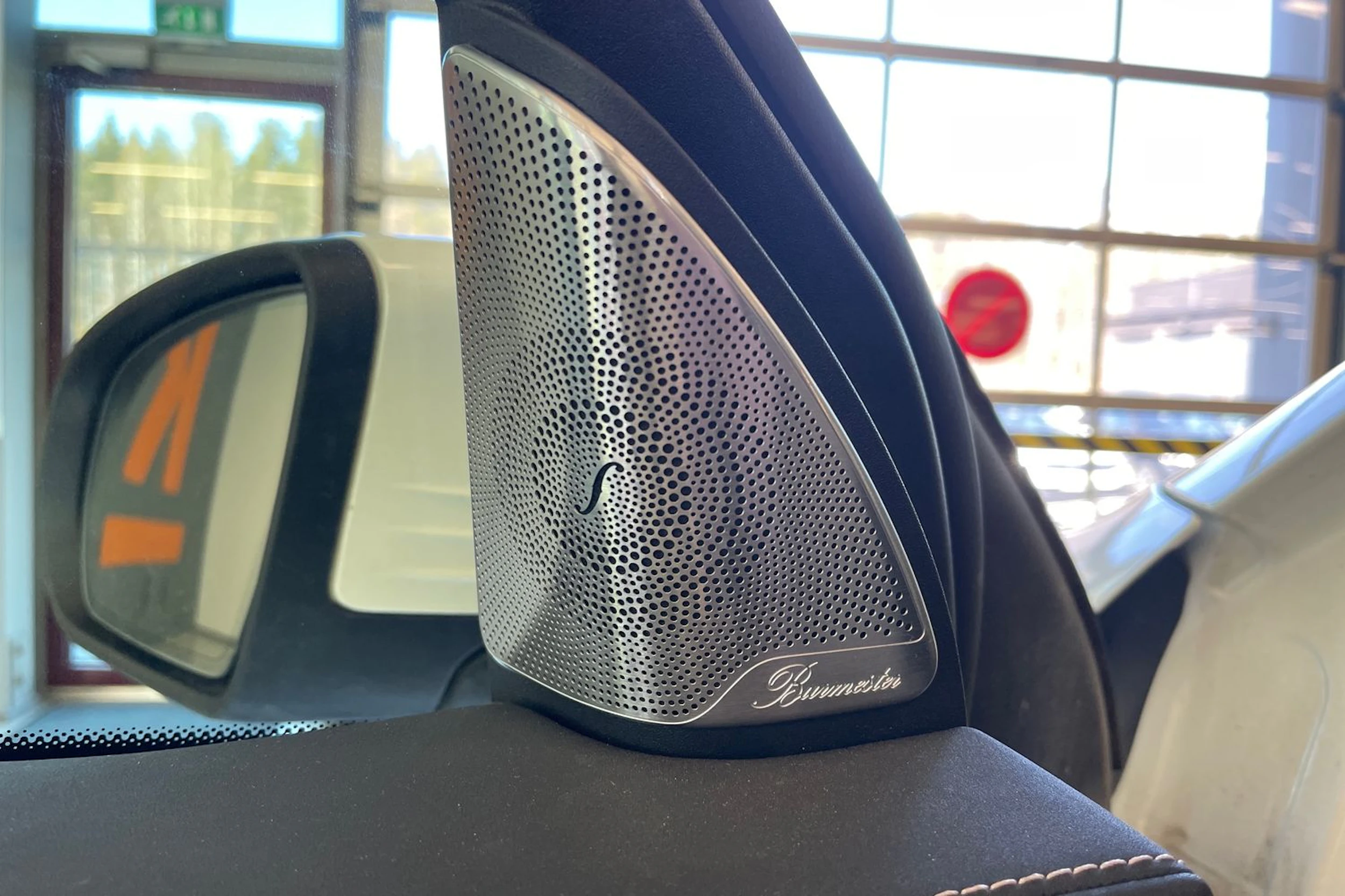 valkoinen Mercedes-Benz EQC 2020 kuva 5.