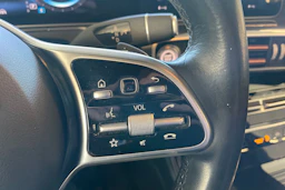 valkoinen Mercedes-Benz EQC 2020 kuva 7.